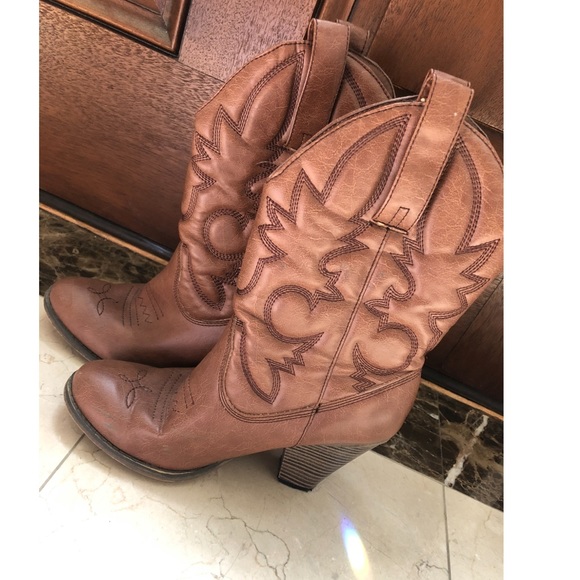 Boots - Picture 1 of 4